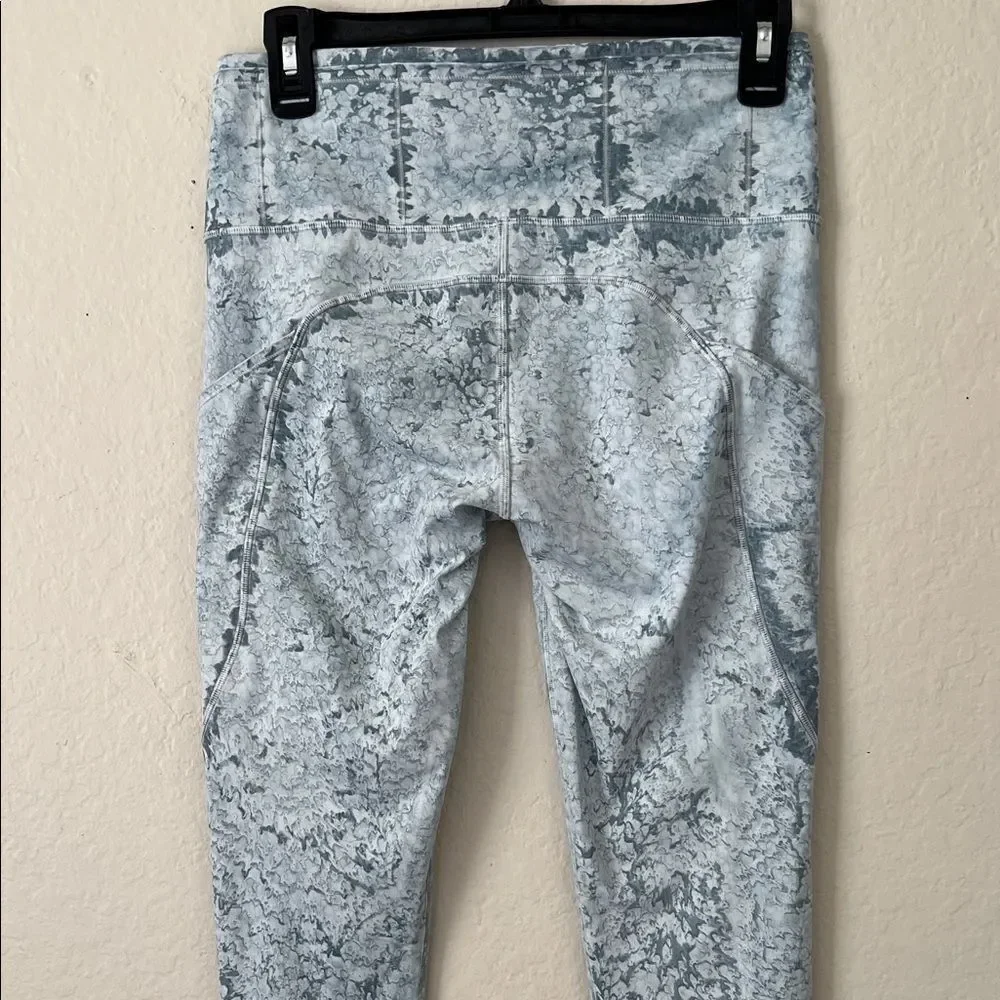 Like New!  Lululemon Wunder Train High Rise Crop 23